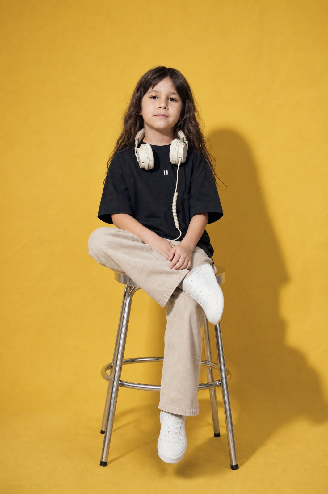Black Solid T-Shirt Jr - Girls